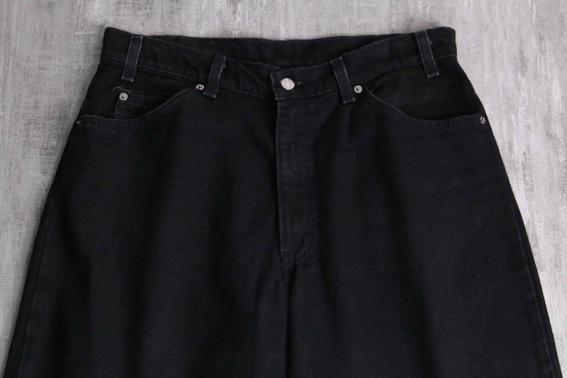 "LEVI’S" black short denim pants