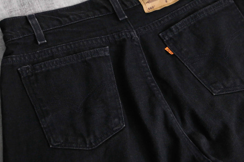 "LEVI’S" black short denim pants