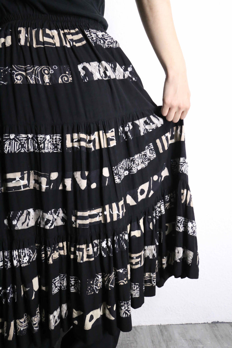geometric border design long skirt