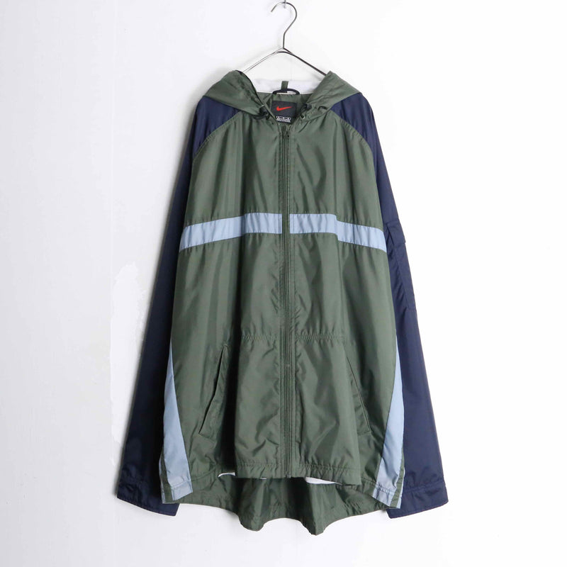 "NIKE" fishtale silhouette over nylon jacket