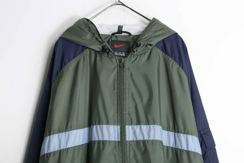 "NIKE" fishtale silhouette over nylon jacket