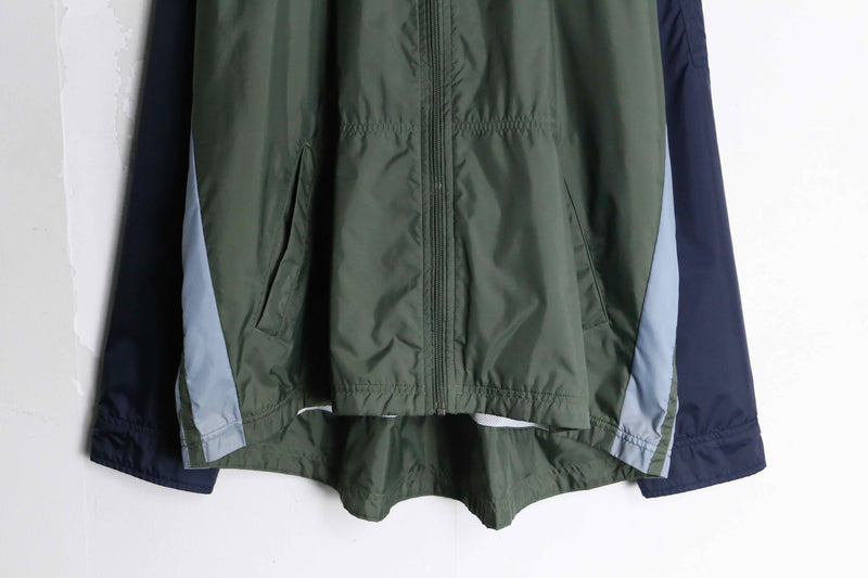 "NIKE" fishtale silhouette over nylon jacket