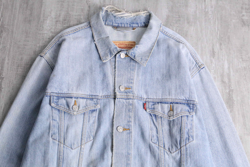 "Levi's" damage neck light blue denim jacket